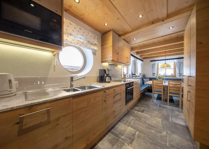 Schöneben Berghütte Wald im Pinzgau